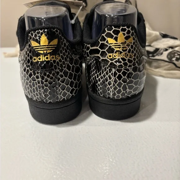 Adidas Black, Gold and Snakeskin Superstar FV3290 Sneakers, Women Size 6  NWT is available for purchase on au PAY Market - Imported Goods Online  Store Co.Ltd. | au PAY Market - Online Shopping Site
